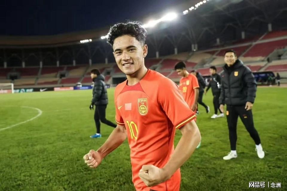曾拒唱国歌！前U17国足核心消失18个月后改过自新：我热爱中国